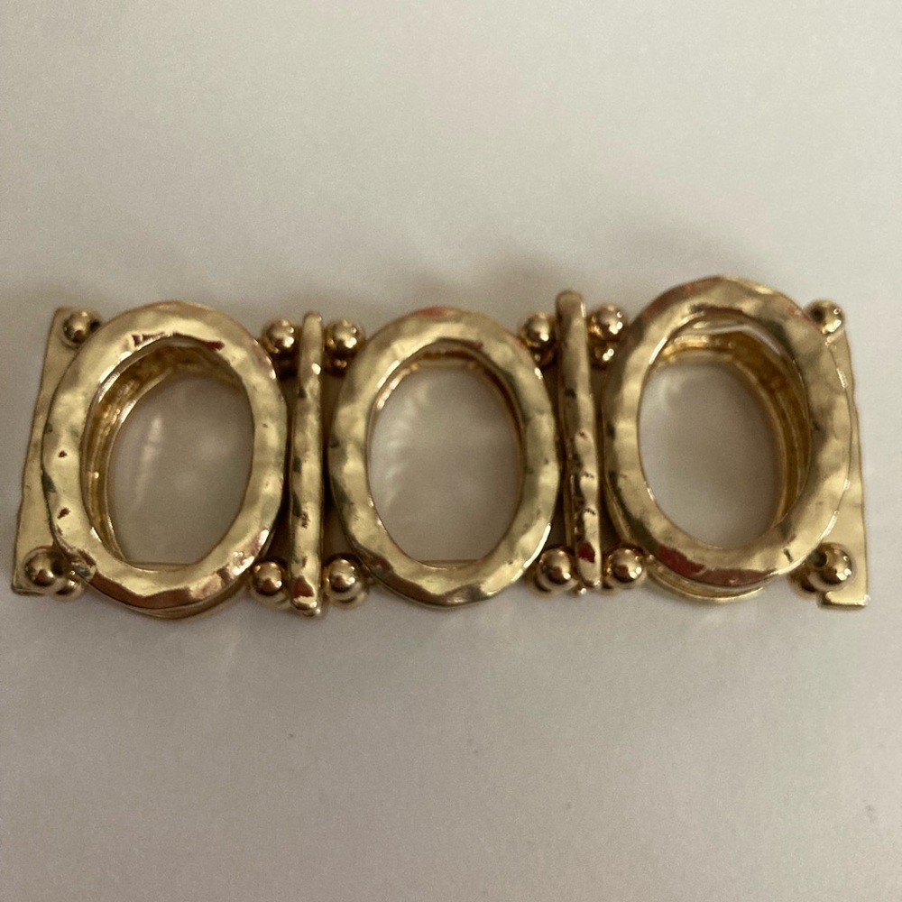 Chic Stretchy Gold-Tone hammered look bracelet